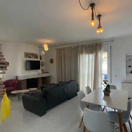 Beautiful With Swimming Pool Holiday home Empuriabrava
