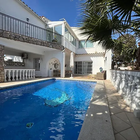 Holiday home Beautiful With Swimming Pool Empuriabrava
